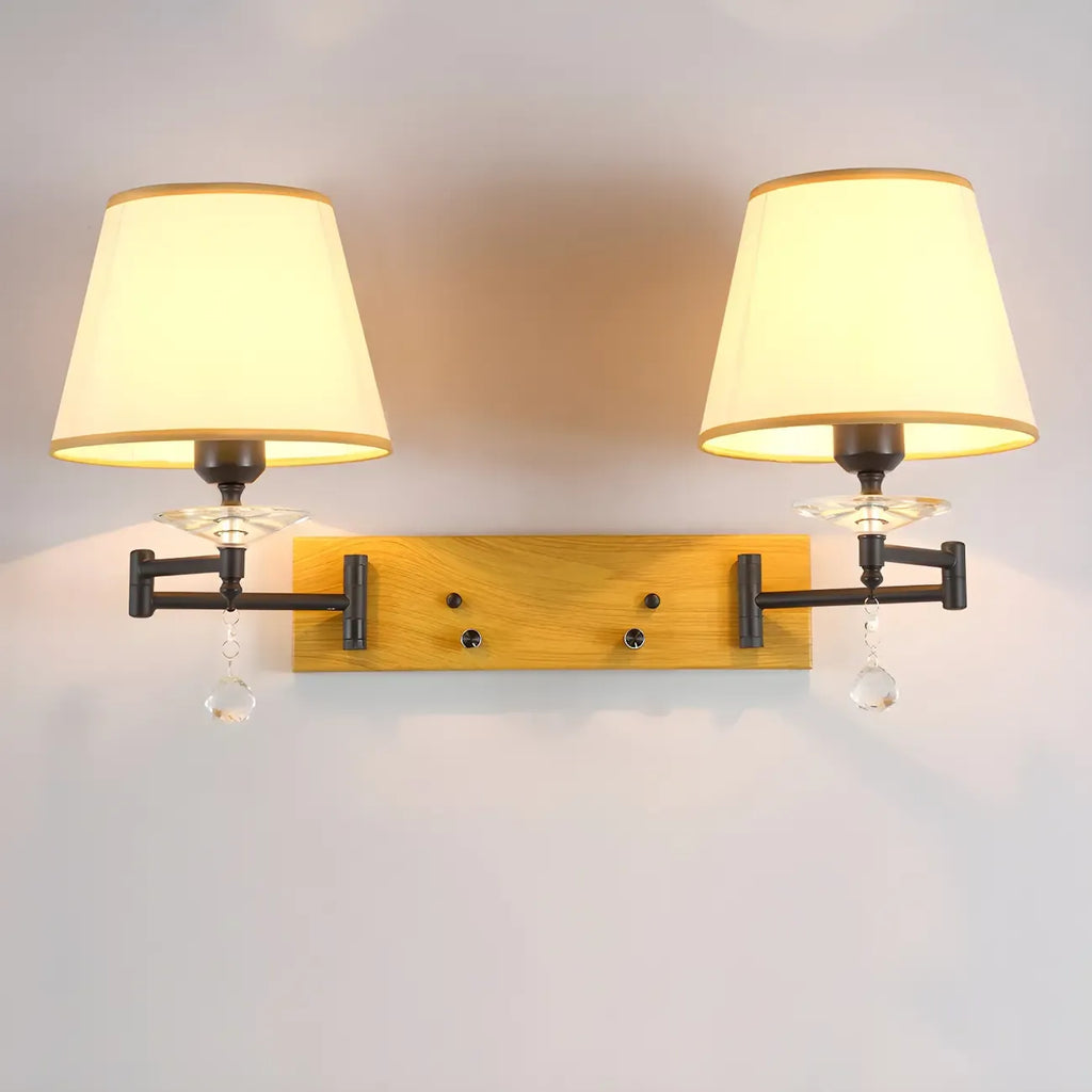 Lampada da parete a 2 luci con braccio girevole color argento e paralume in tessuto