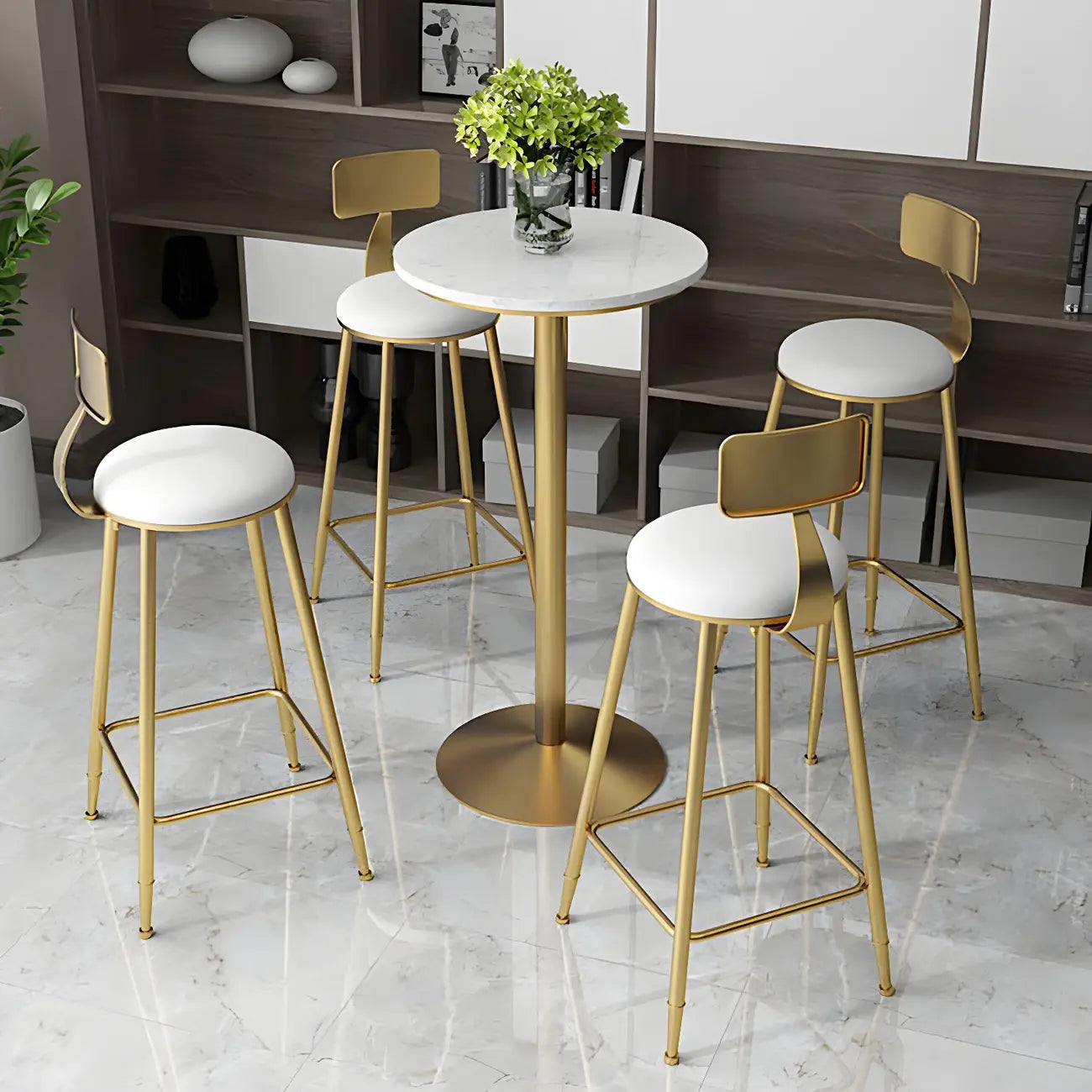 Table de bar élégante en marbre nordique avec piètement en métal doré