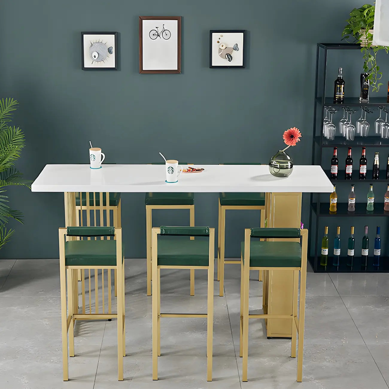 Tables de bar glamour dorées avec plateau en bois et étagère en métal