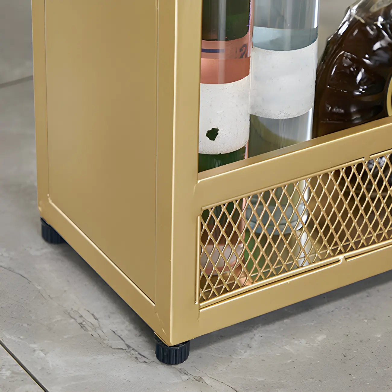 Tables de bar glamour dorées avec plateau en bois et étagère en métal