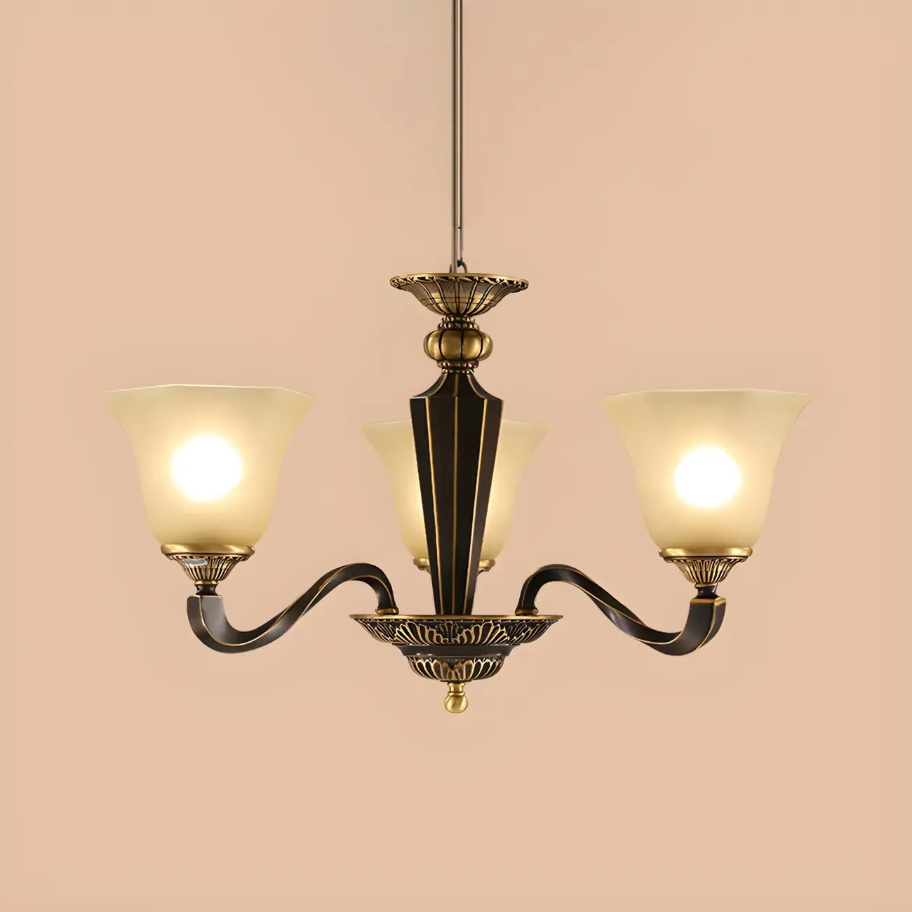 Lustre classique en verre noir et métal courbé
