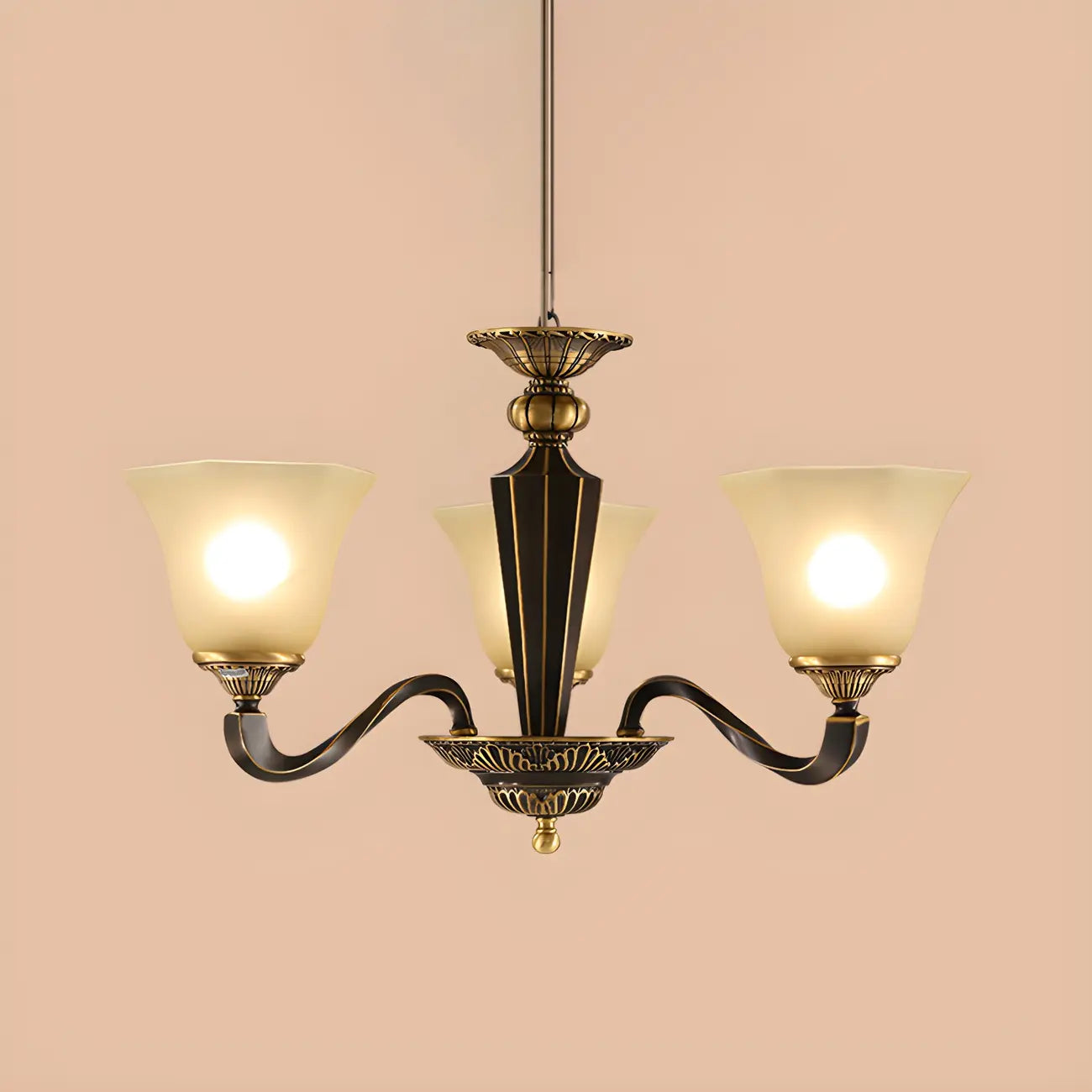 Lustre classique en verre noir et métal courbé