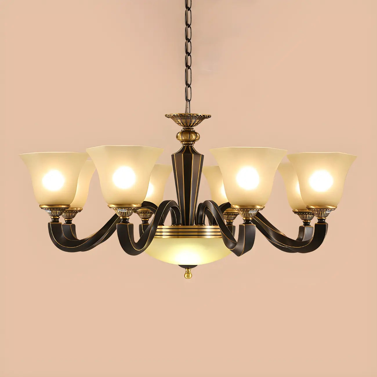 Lustre classique en verre noir et métal courbé