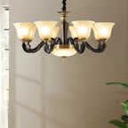 Lustre classique en verre noir et métal courbé