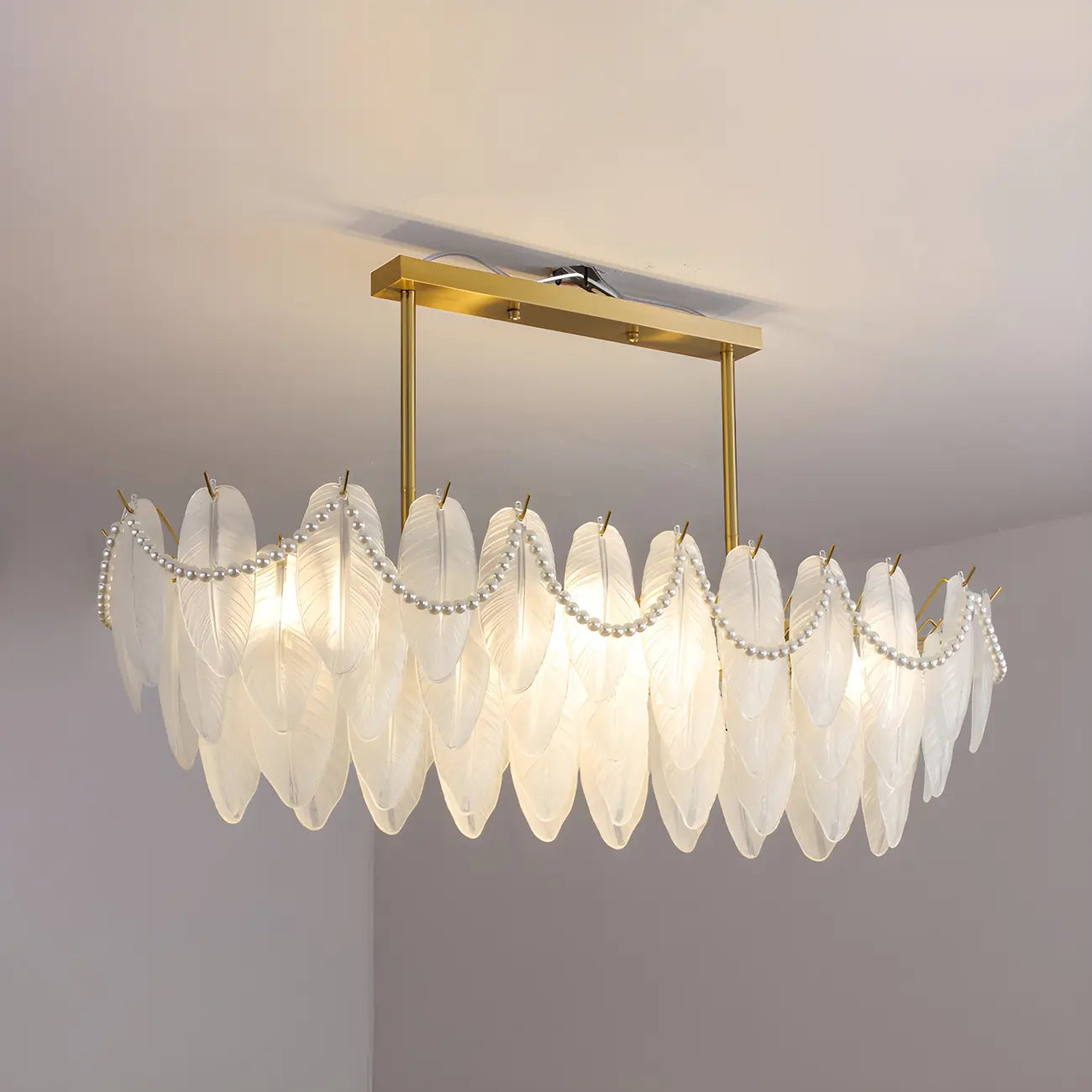 Lampadario a sospensione moderno in vetro con piume regolabile color oro