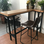 Tables de bar industrielles en bois naturel et fer forgé, en forme de L