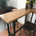 Tables de bar industrielles en bois naturel et fer forgé, en forme de L
