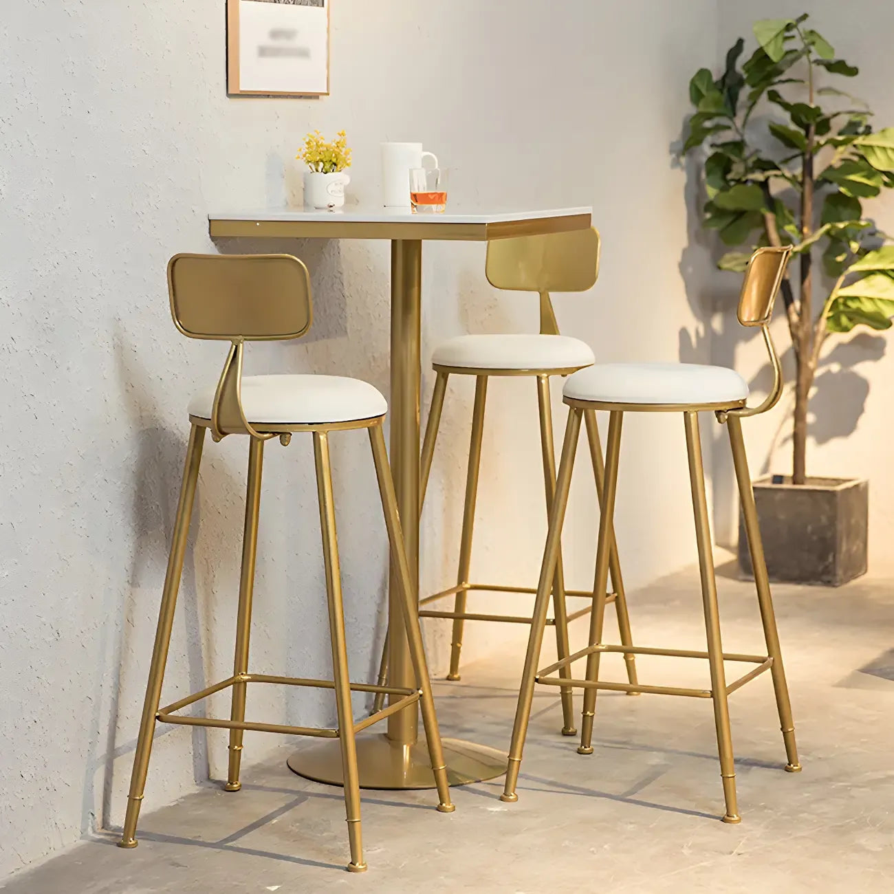Tables de bar sur pied en faux marbre doré glamour pour bistro