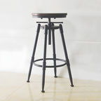 Tabourets de bar pivotants en métal et cuir de style industriel avec dossier