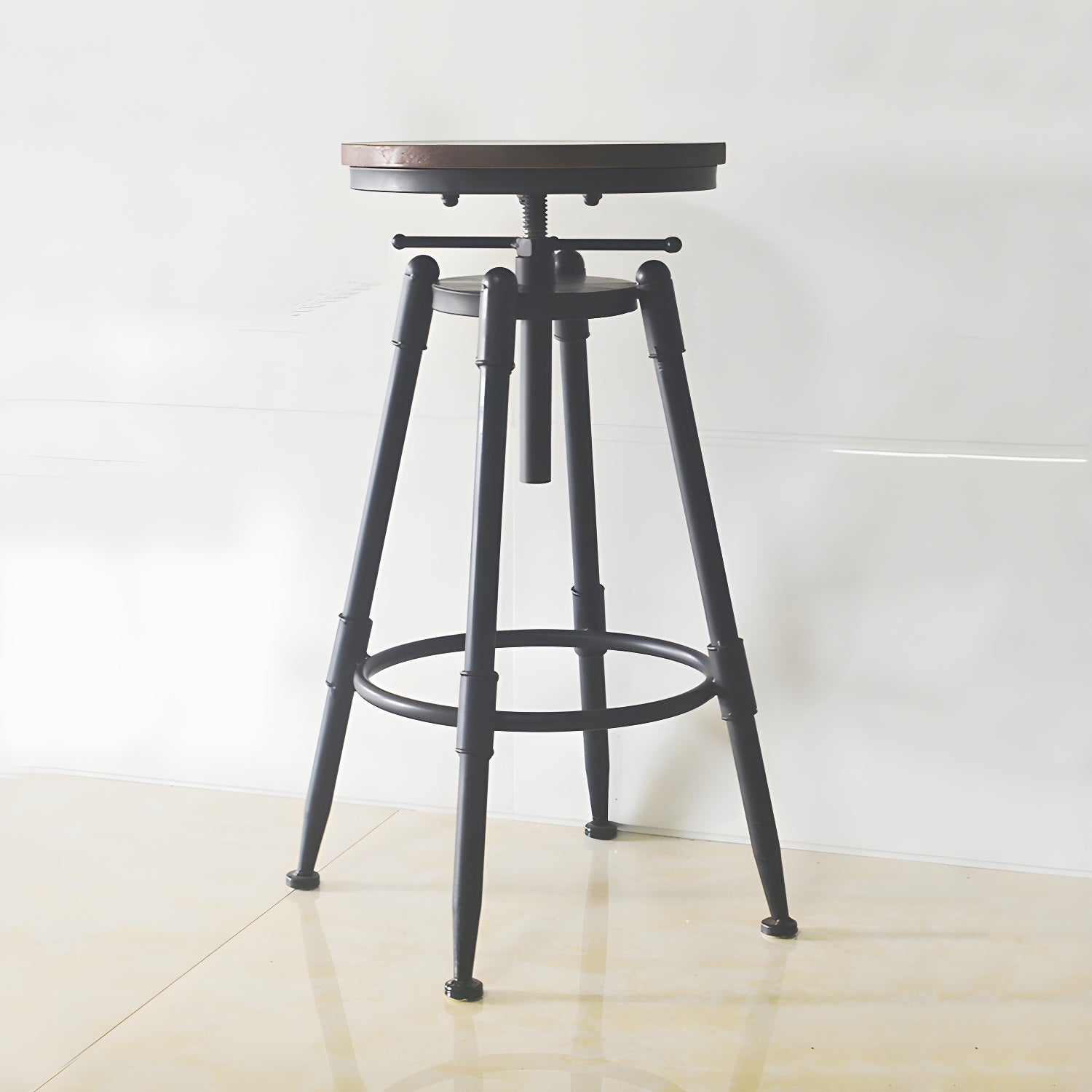 Tabourets de bar pivotants en métal et cuir de style industriel avec dossier