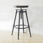 Tabourets de bar pivotants en métal et cuir de style industriel avec dossier