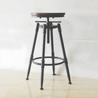 Tabourets de bar pivotants en métal et cuir de style industriel avec dossier