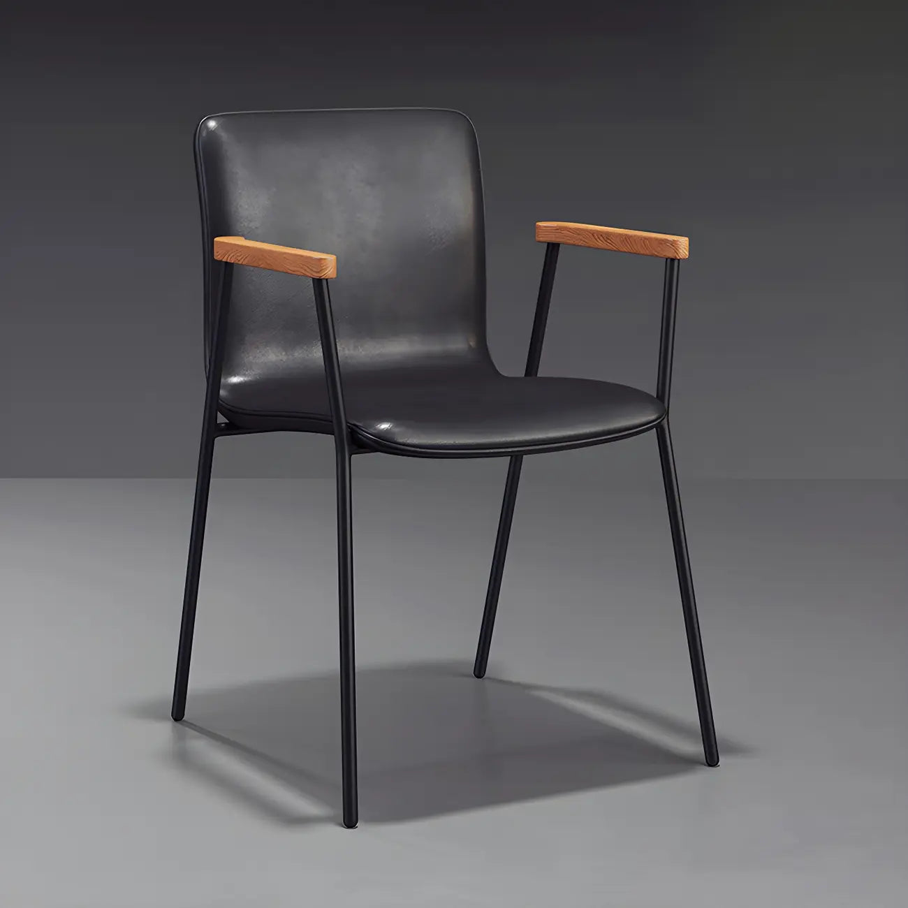 Chaise de salle à manger en cuir avec pieds en métal, accoudoirs et dossier.