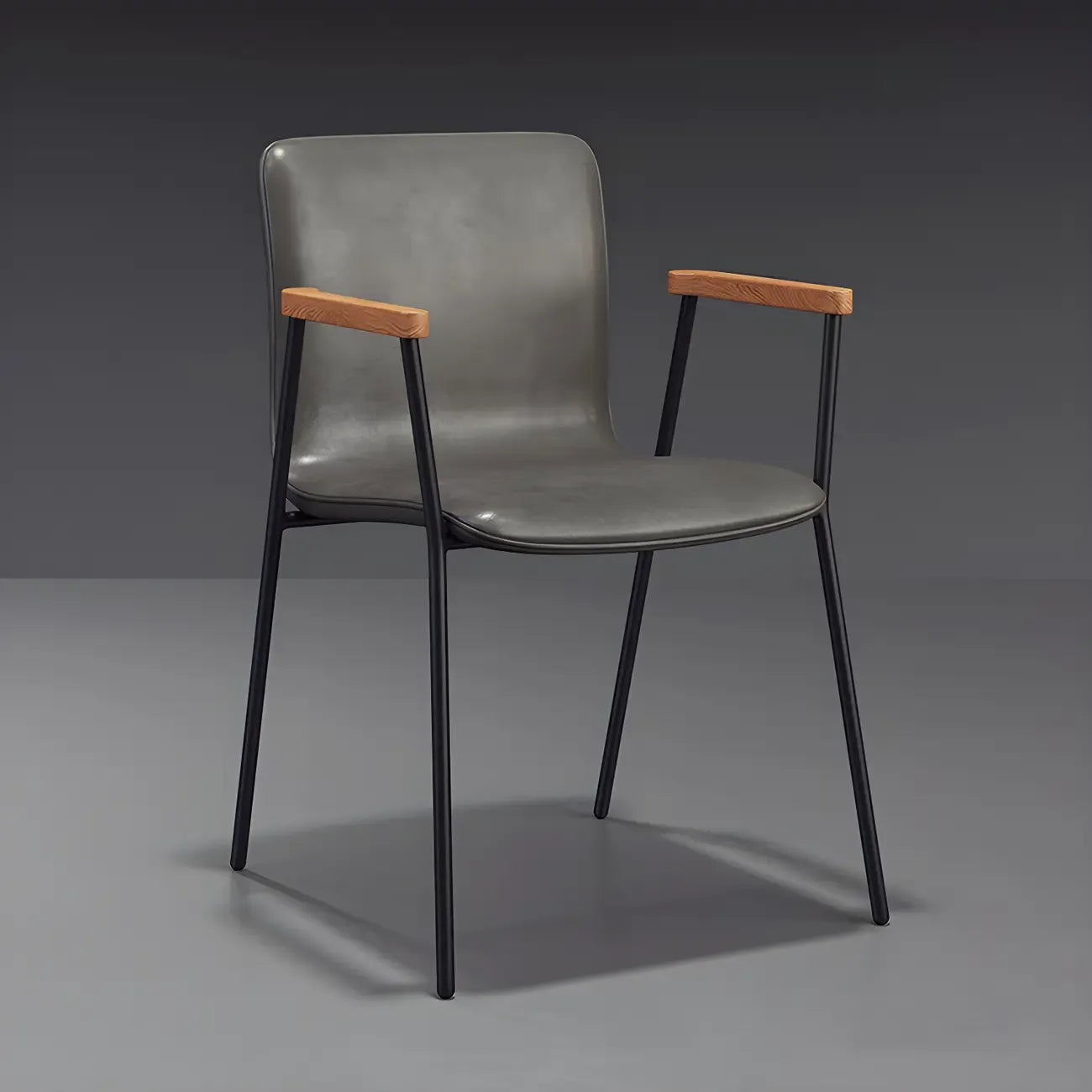 Chaise de salle à manger en cuir avec pieds en métal, accoudoirs et dossier.