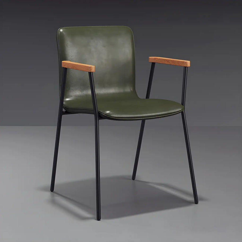 Chaise de salle à manger en cuir avec pieds en métal, accoudoirs et dossier.