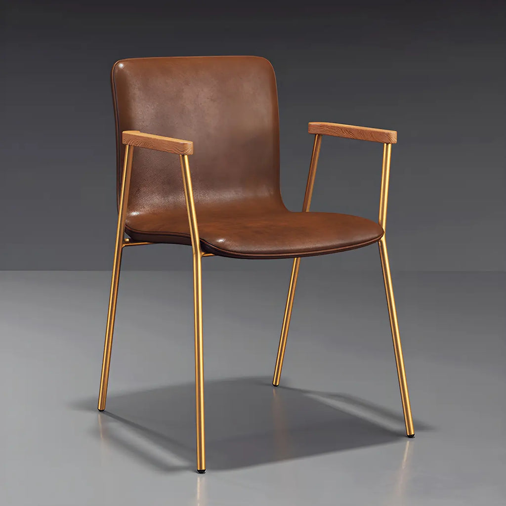 Chaise de salle à manger en cuir avec pieds en métal, accoudoirs et dossier.