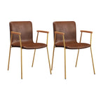 Chaise de salle à manger en cuir avec pieds en métal, accoudoirs et dossier.