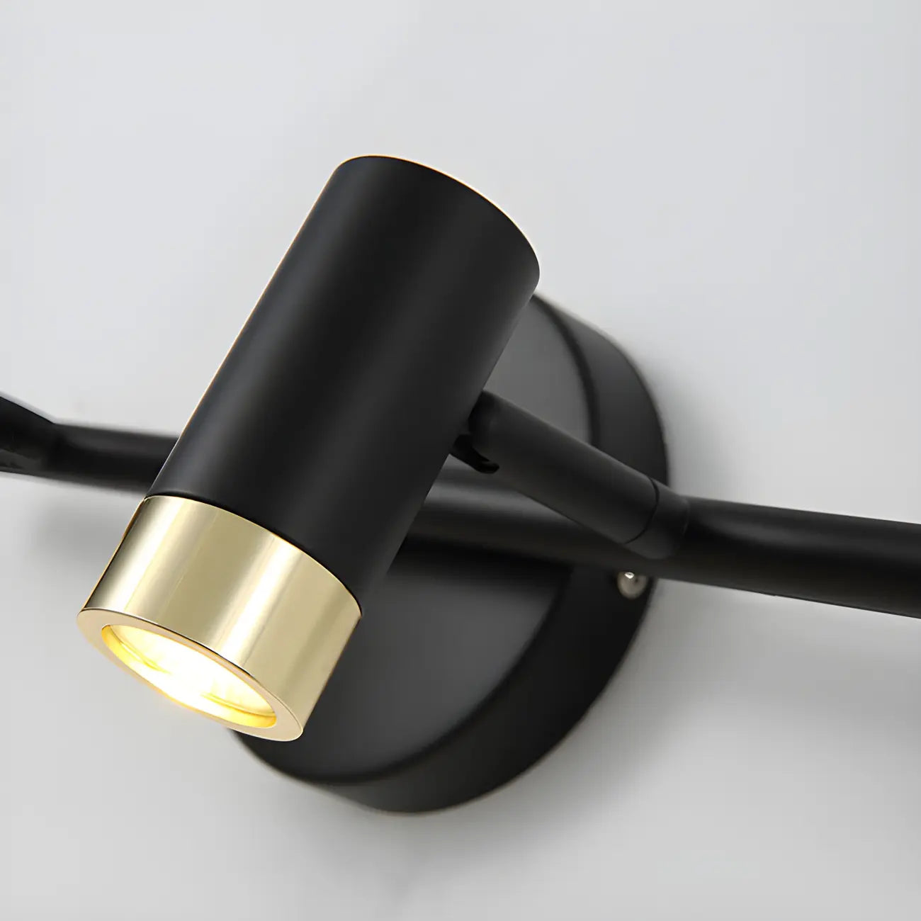 Lampe de salle de bain cylindrique moderne en métal