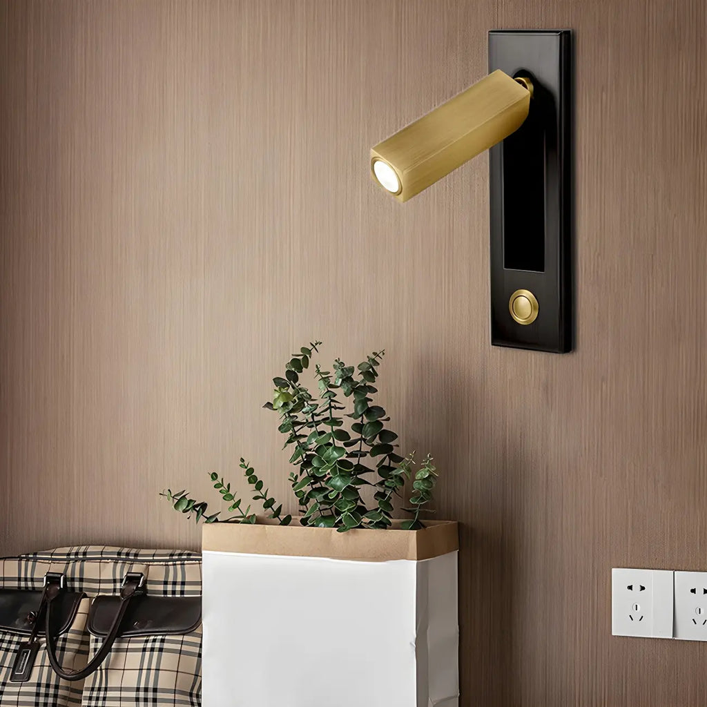 Applique murale moderne en métal avec LED et interrupteur, idéale pour la lecture dans la chambre.