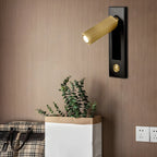 Applique murale moderne en métal avec LED et interrupteur, idéale pour la lecture dans la chambre.