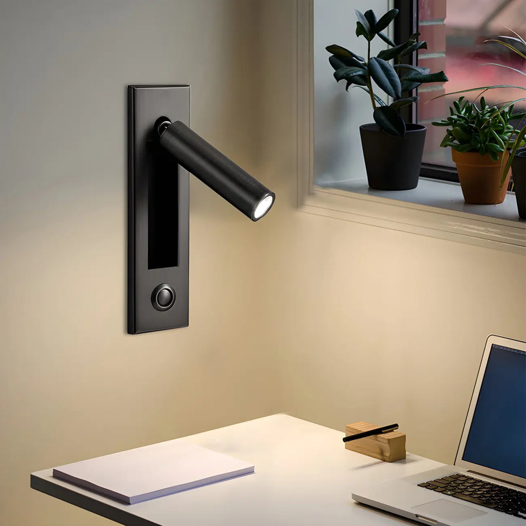 Applique murale moderne en métal avec LED et interrupteur, idéale pour la lecture dans la chambre.