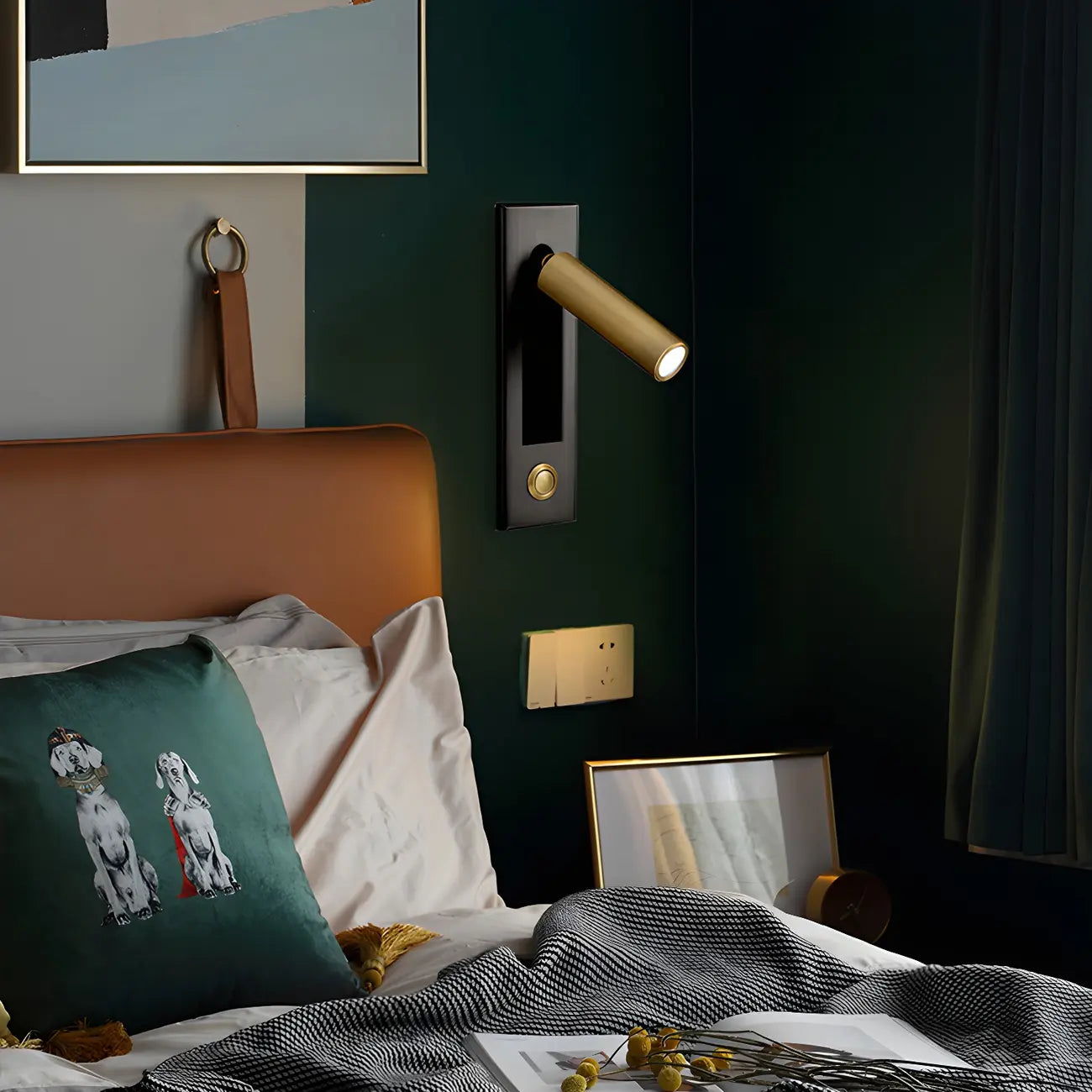 Applique murale moderne en métal avec LED et interrupteur, idéale pour la lecture dans la chambre.