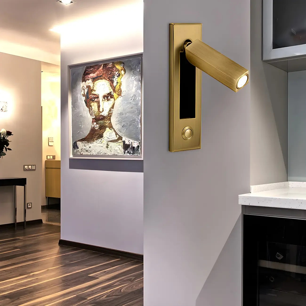 Applique murale moderne en métal avec LED et interrupteur, idéale pour la lecture dans la chambre.