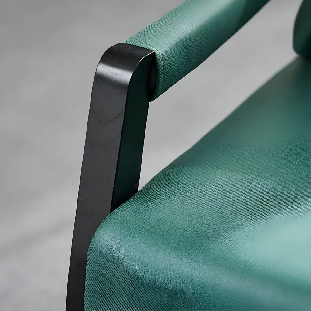 Fauteuil lounge moderne en similicuir avec dossier coussin