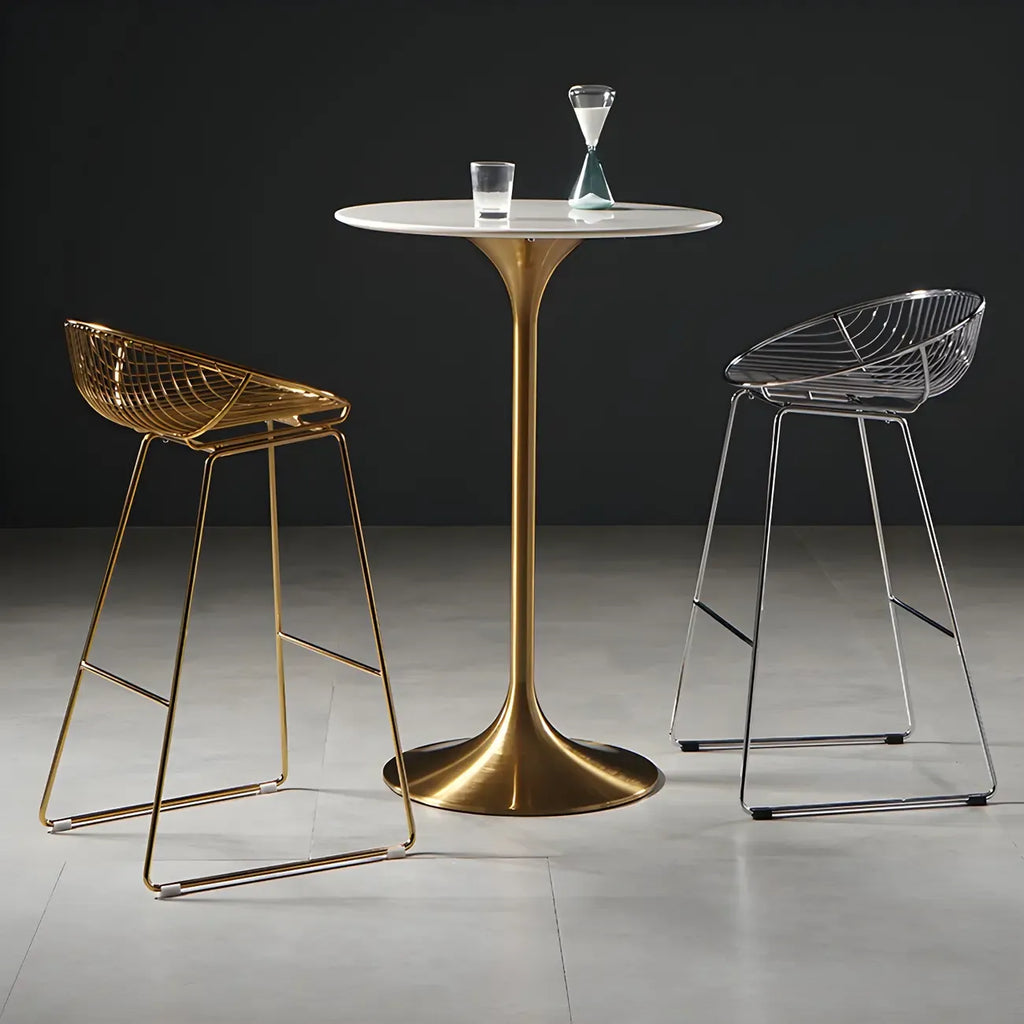 Table de bar ronde et haute de style bistro, avec pied central.