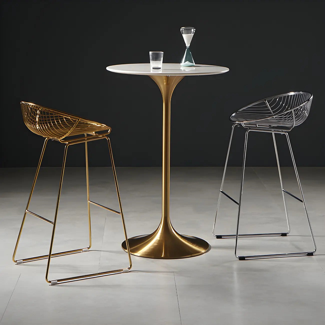 Table de bar ronde et haute de style bistro, avec pied central.
