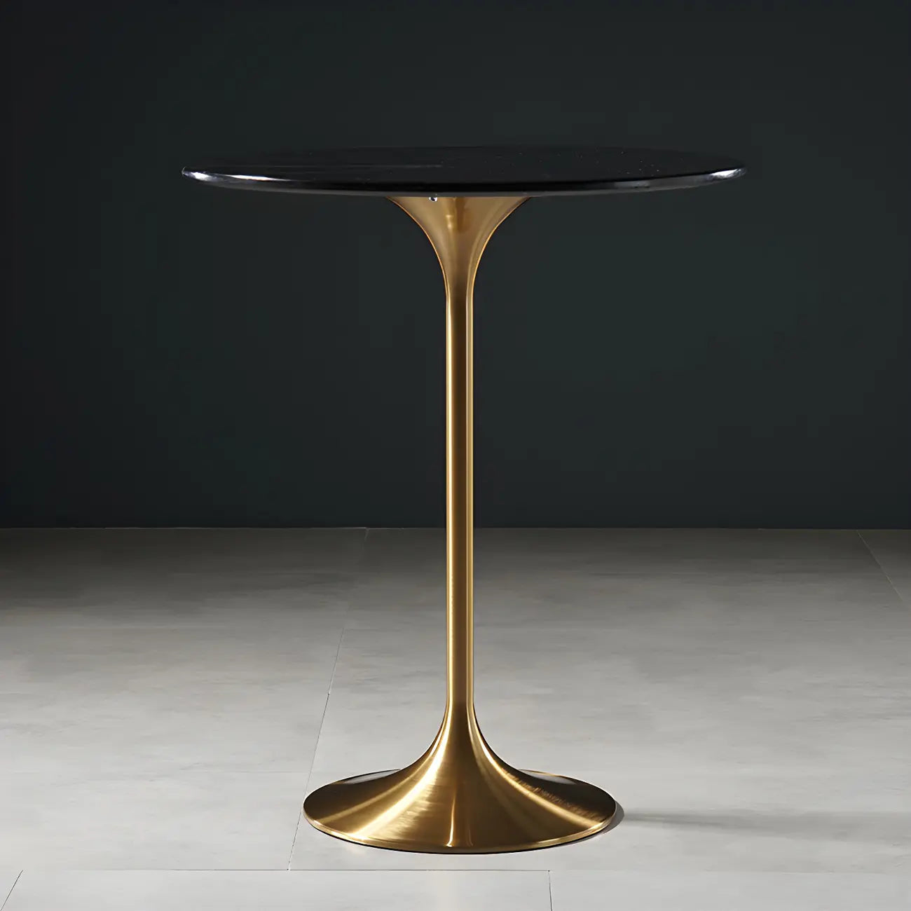 Table de bar ronde et haute de style bistro, avec pied central.