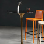 Table de bar ronde et haute de style bistro, avec pied central.
