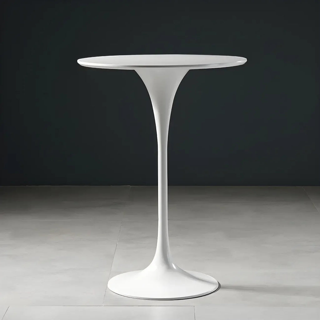 Table de bar ronde et haute de style bistro, avec pied central.