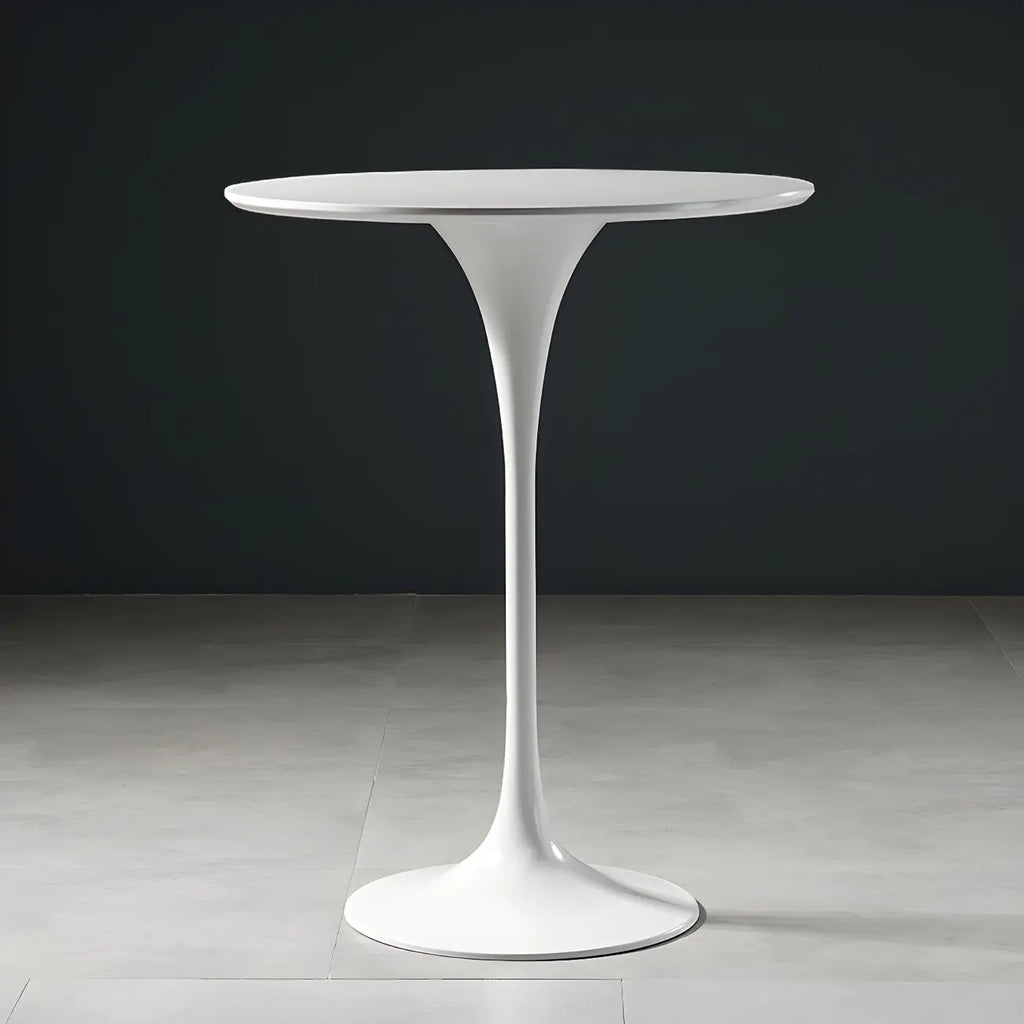 Table de bar ronde et haute de style bistro, avec pied central.