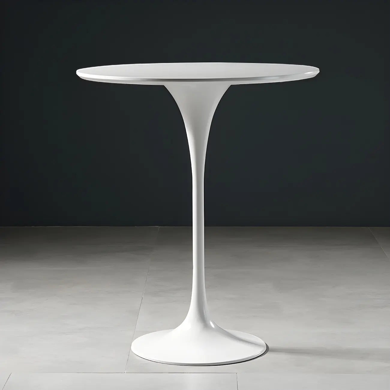 Table de bar ronde et haute de style bistro, avec pied central.