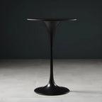 Table de bar ronde et haute de style bistro, avec pied central.