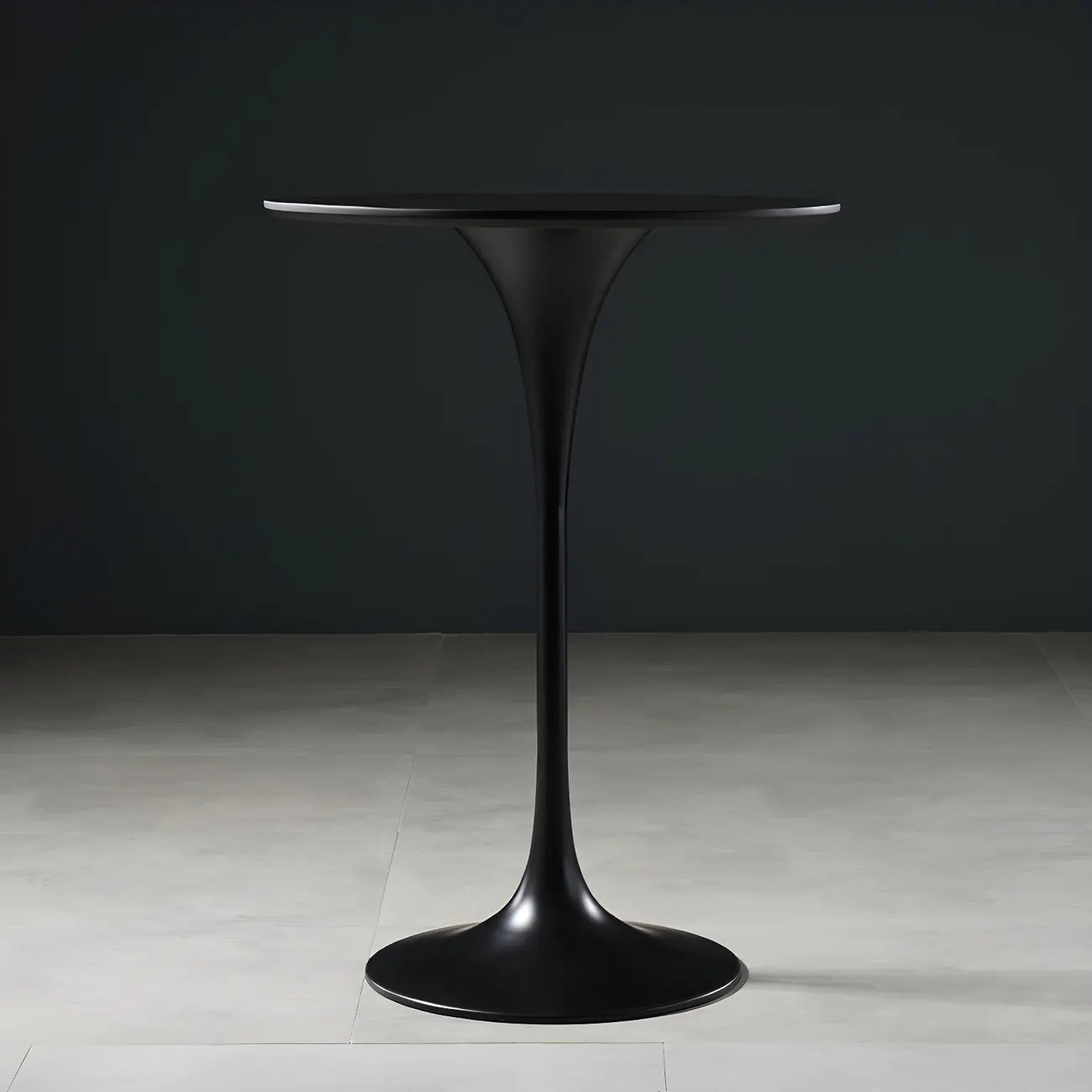 Table de bar ronde et haute de style bistro, avec pied central.