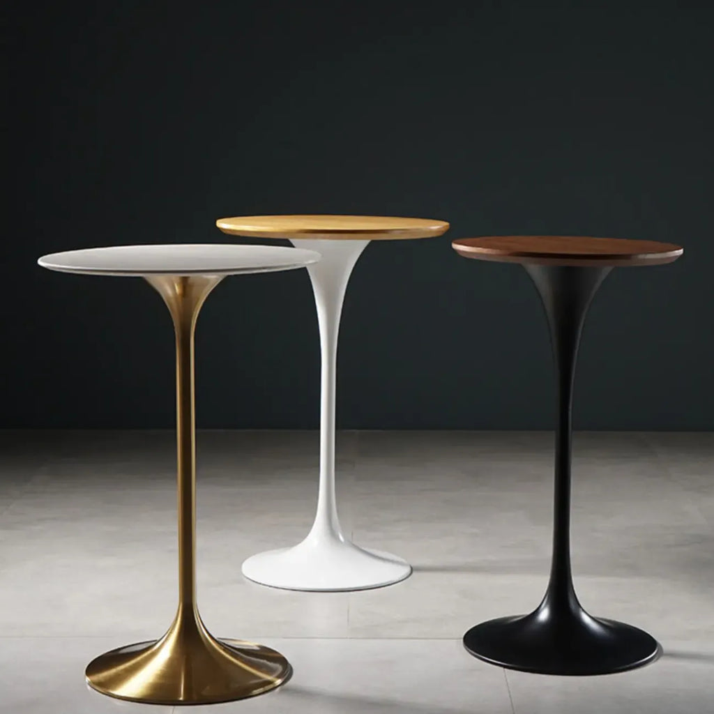 Table de bar ronde et haute de style bistro, avec pied central.