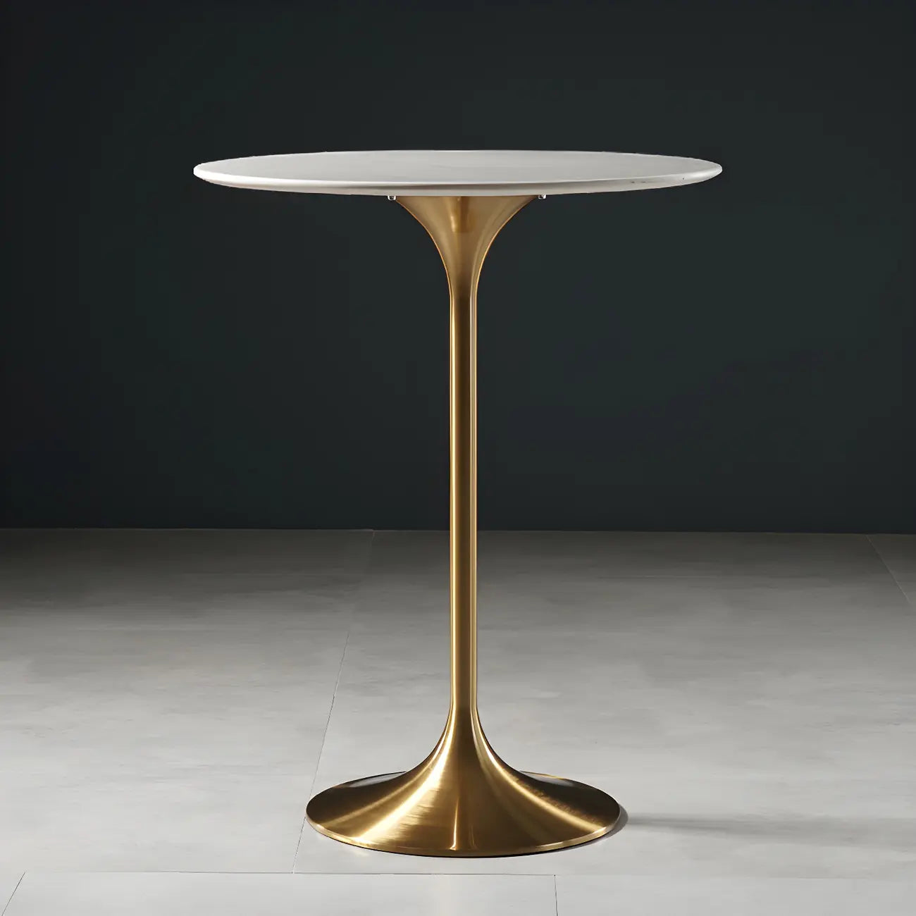 Table de bar ronde et haute de style bistro, avec pied central.
