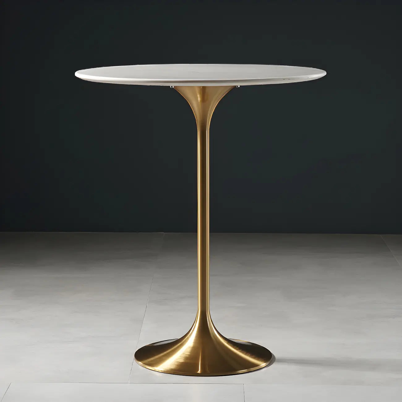 Table de bar ronde et haute de style bistro, avec pied central.