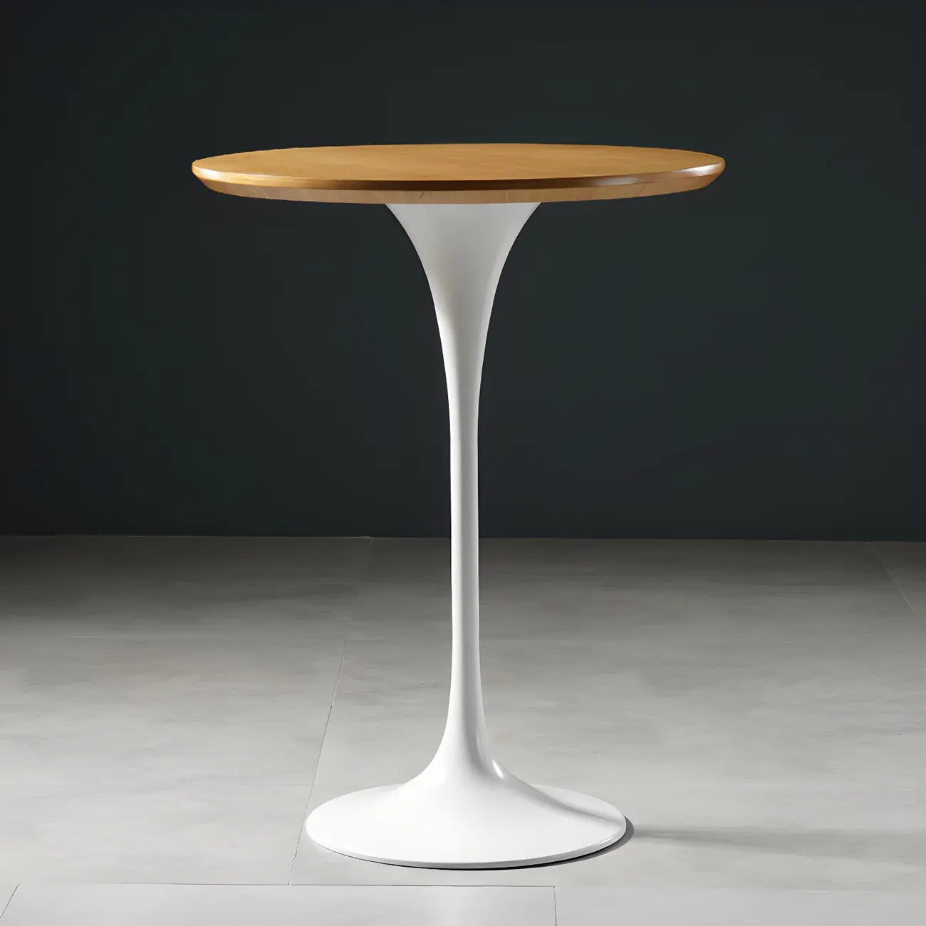 Table de bar ronde et haute de style bistro, avec pied central.