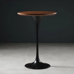 Table de bar ronde et haute de style bistro, avec pied central.