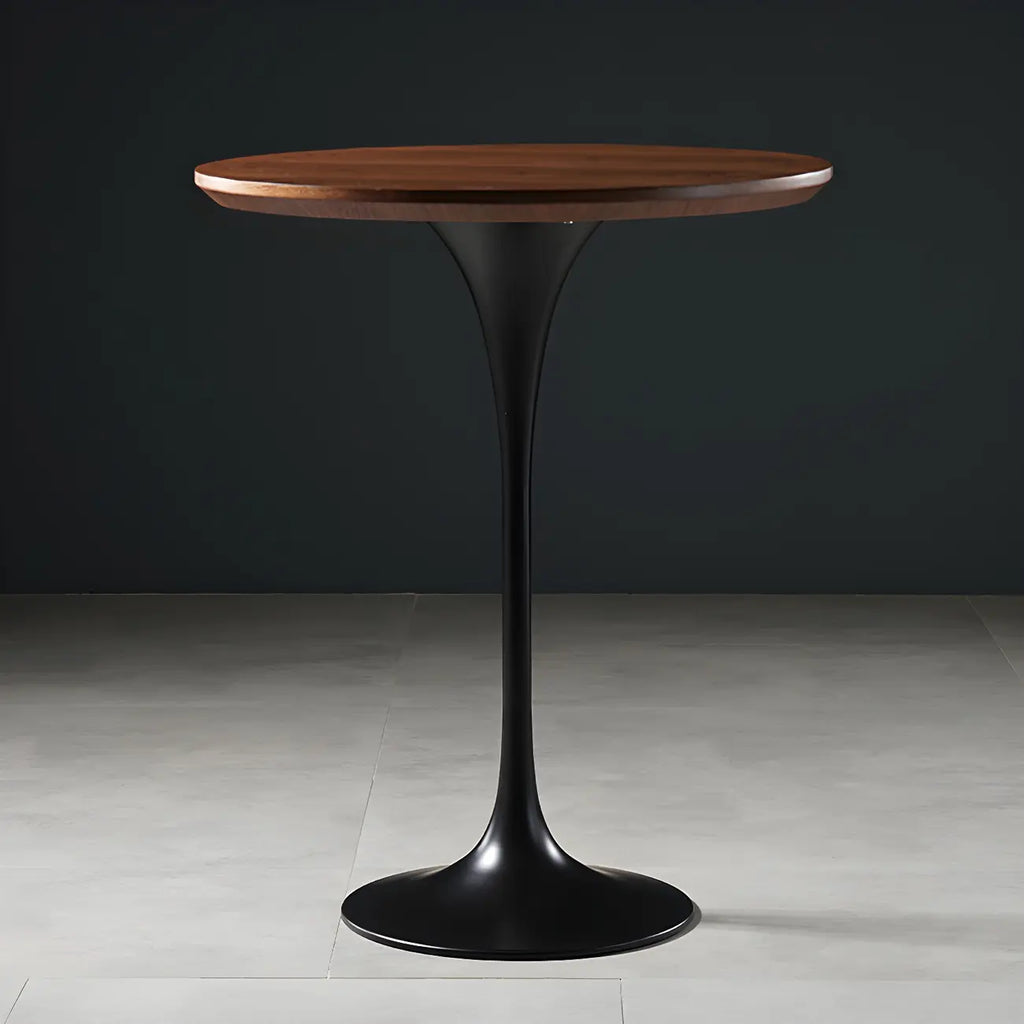 Table de bar ronde et haute de style bistro, avec pied central.