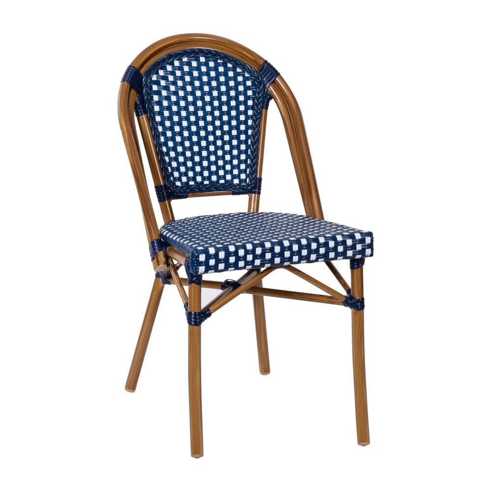 Ensemble bistrot commercial intérieur/extérieur avec table et quatre chaises
