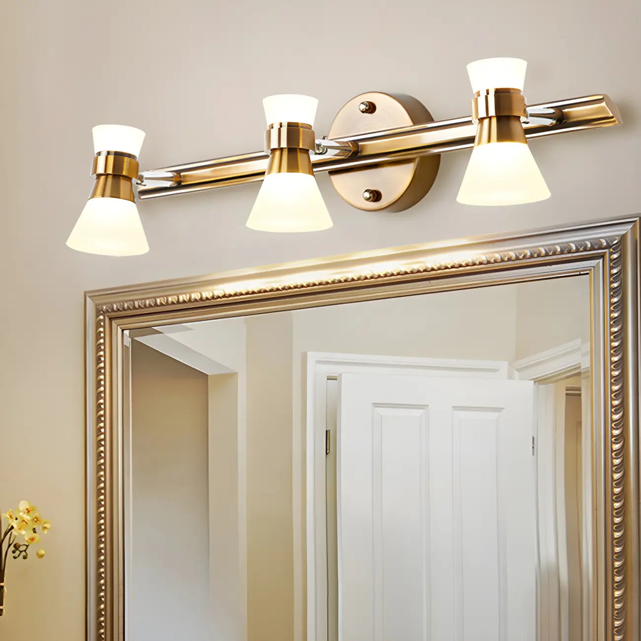 Applique murale LED moderne dorée conique pour salle de bain