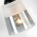 Applique da bagno nera a 3 luci moderna con campana in vetro dritta