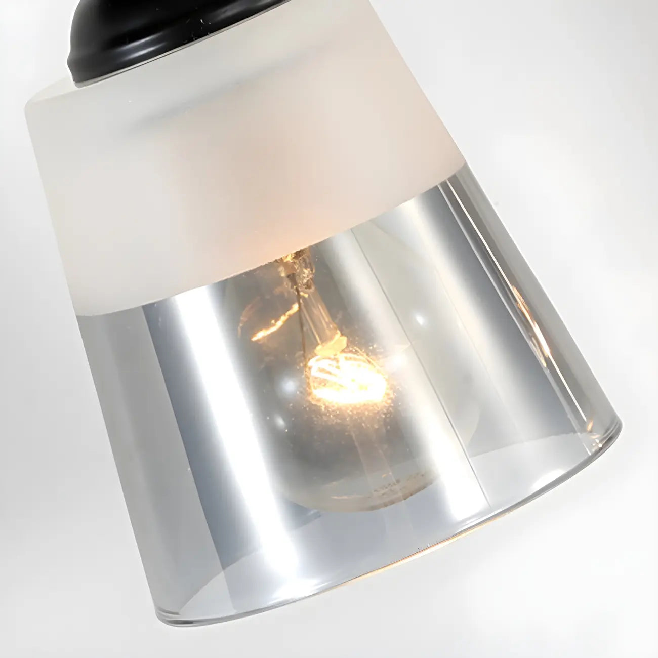 Applique da bagno nera a 3 luci moderna con campana in vetro dritta