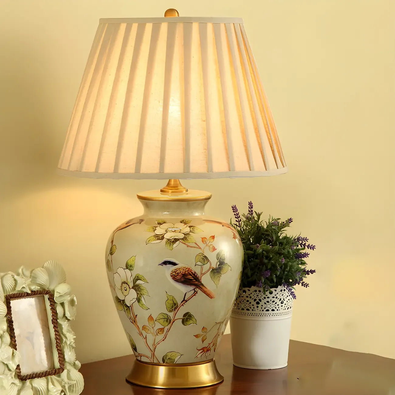 Lampe de table HomeyFad classique en céramique avec abat-jour en tissu jaune clair et motif floral