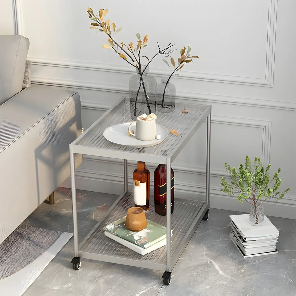 Table d'appoint rectangulaire à plateau supérieur en verre doré sur roulettes