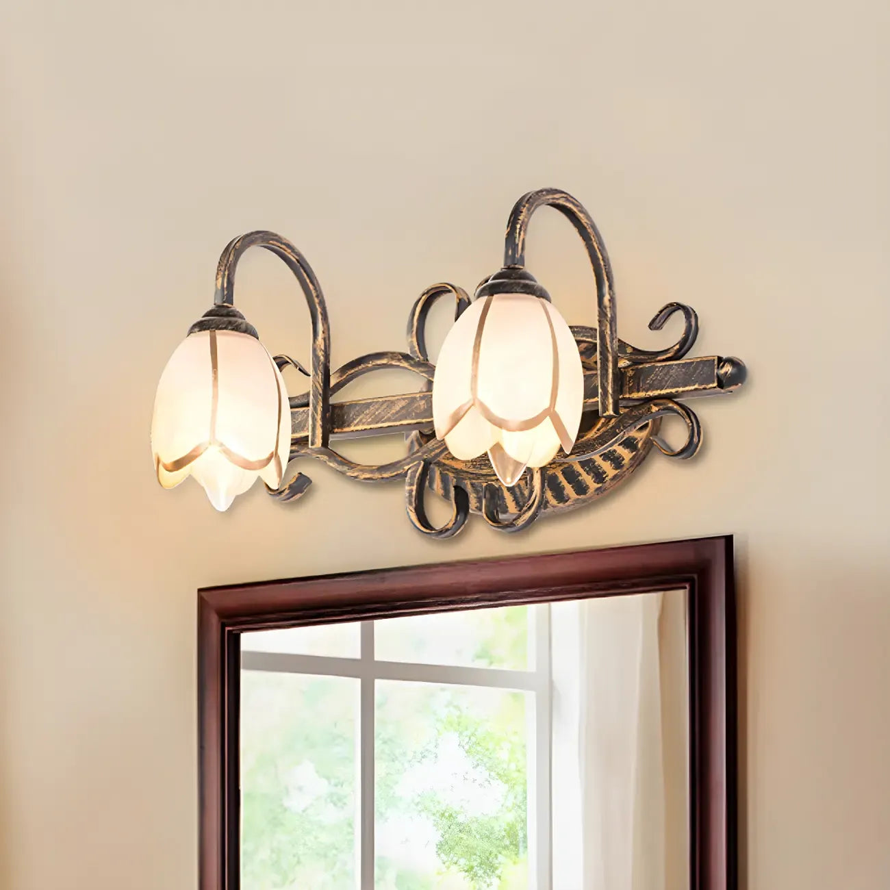 Lampada da bagno vintage in ottone anticato con fiori e vetro